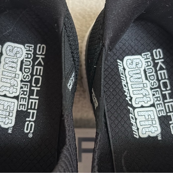 BRAND NEW W/TAGS AND BOX WOMEN’S HANDS FREE SKETCHERS - Picture 3 of 6